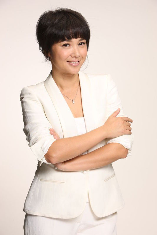 蒋丽雯一家出行照片曝光,儿子神似张一山?