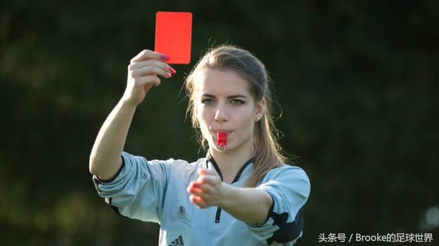 这个足球女裁判美出天际,外媒赞足球史上最美
