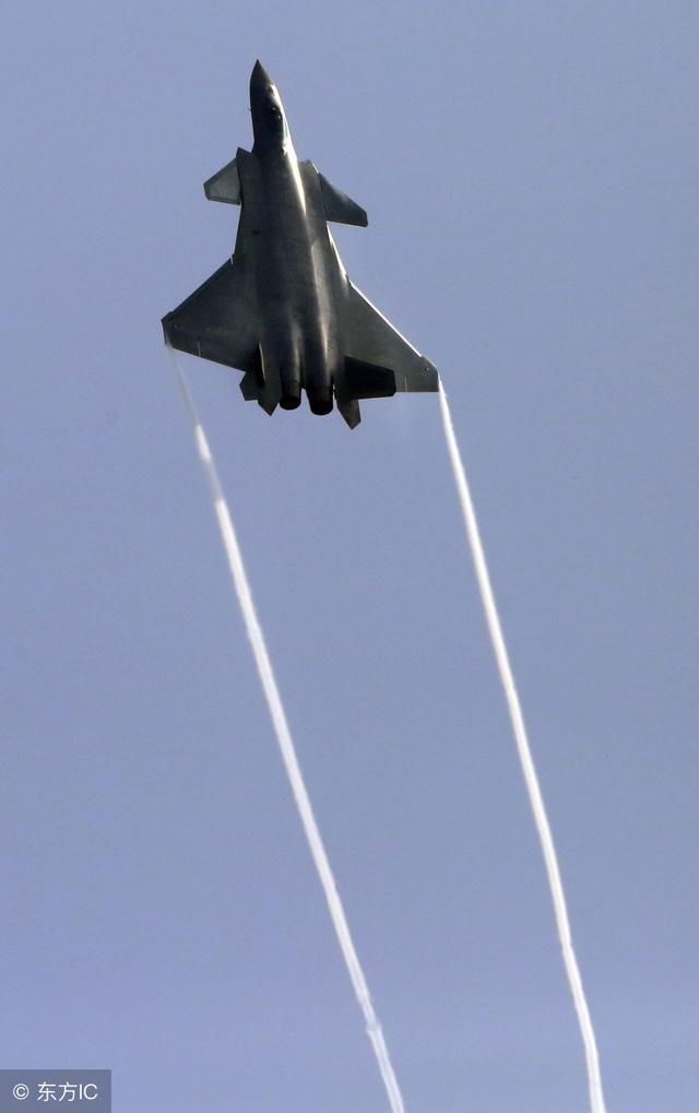 歼20航展上表演落叶飘!军迷们十分兴奋!