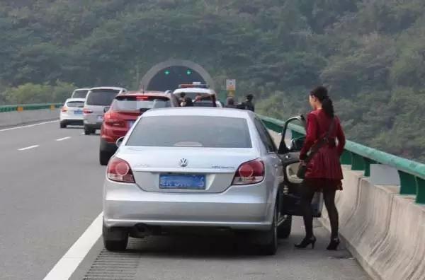 高速停车换轮胎,算不算违章?怎么做才不会被罚