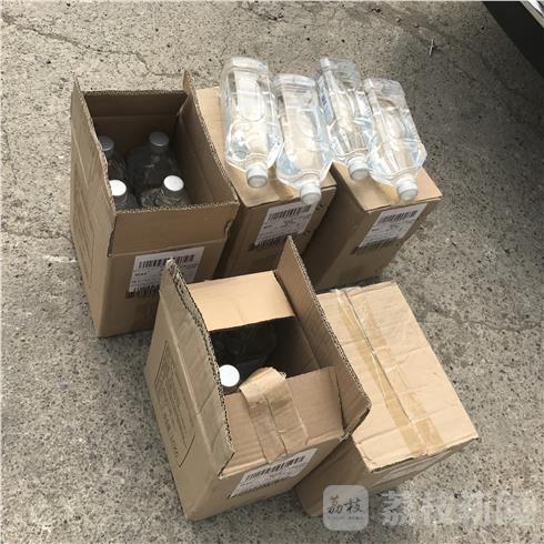 荔枝监督:进口饮用水现黑色杂质 苏宁易购称属正常