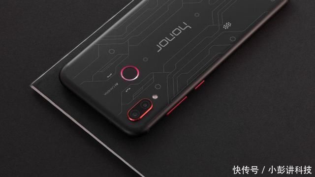 荣耀Play隐藏卖点揭露,性价比反超小米8 SE!