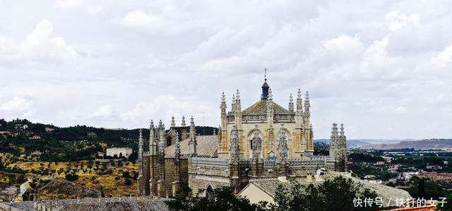 西班牙这个城市,人口不到5万,每年游客却超过