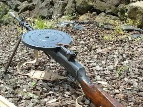 苏式"暴力割草机":捷格加廖夫轻机枪