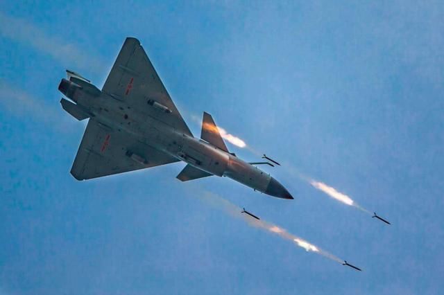 歼10C战斗机战斗力为啥强,因为雷达技术同级