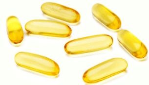 77岁老太太维生素E擦脸,一觉醒来斑点没了,老