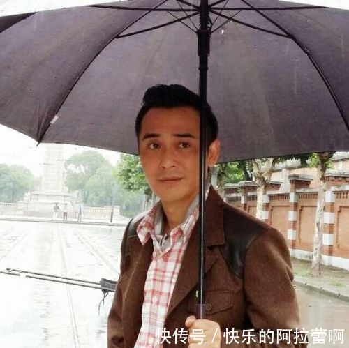 曾多次合作张嘉译,与大15岁女星因戏生情,婚后