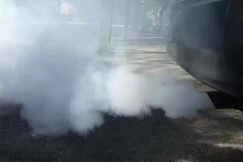 排气管滴水是怎么回事?其实好车才滴得起 排气管滴水是怎么回事?其实好车才滴得起