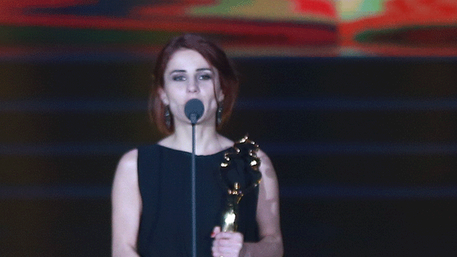 丽娅·卡帕娜德泽获“天坛奖”·最佳女配角奖