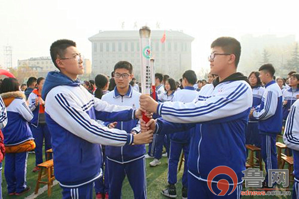 莱芜:陈毅中学隆重举行14岁集体生日活动仪式