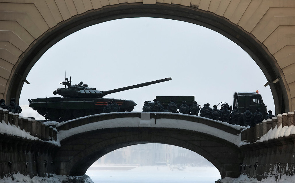 俄阅兵仪式再现二战装备