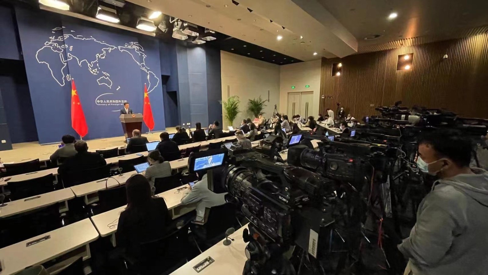 美国会议员窜访台湾,外交部:坚决维护国家主权和领土完整 美国会议员窜访台湾,外交部:坚决维护国家主权和领土完整