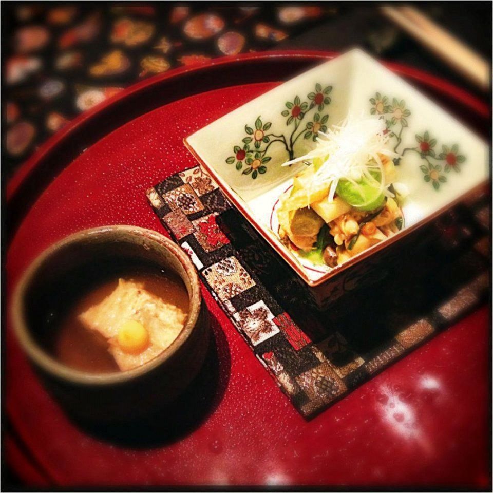 两位美女在日本吃烤肉被赶,店家:钱我不要了,请