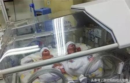 多胞胎孕妇37周迟迟未发动,婆婆说时辰未到,剖