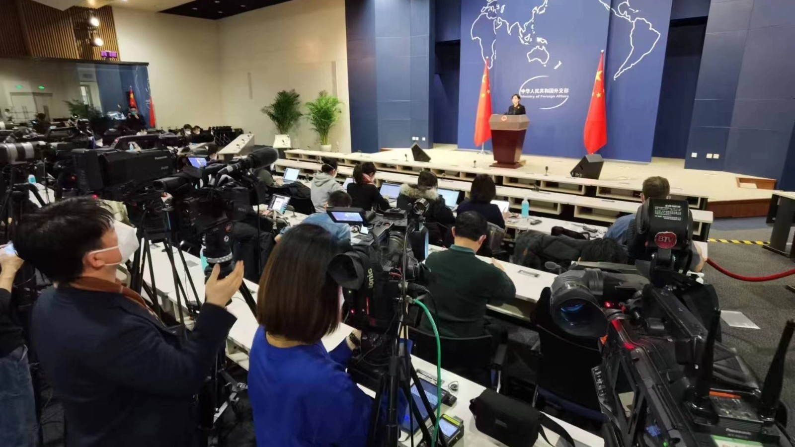 外交部:真心希望各方专注抗疫本身 避免任何政治化疫情的言行 外交部:真心希望各方专注抗疫本身 避免任何政治化疫情的言行