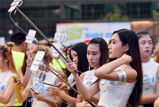 嘟嘟姐一条视频涨粉千万,如今账号却被封,官方