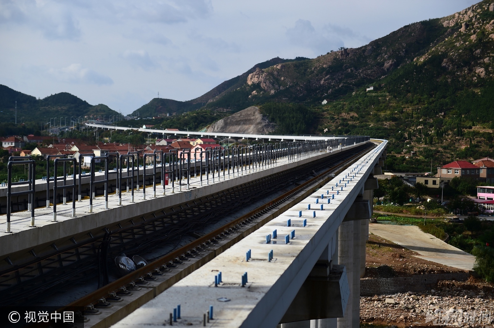 青岛地铁11号线全线贯通 预计年底试运行 青岛地铁11号线全线贯通 预计年底试运行