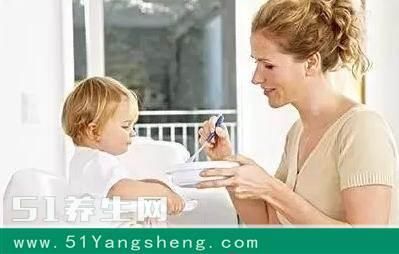 新生儿喂奶后为什么需要拍嗝?