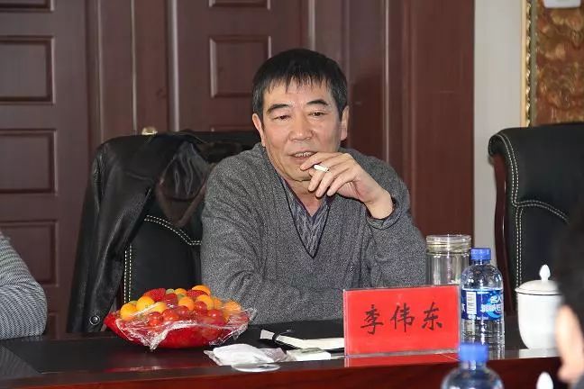 李伟东资料图(图片来源于网络)从警35年,当了30年的公安局正,副局长