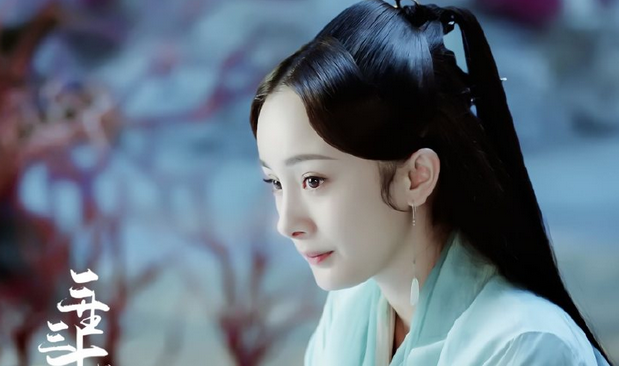 杨幂赵丽颖微博引发骂战 粉丝开撕赵丽颖无辜