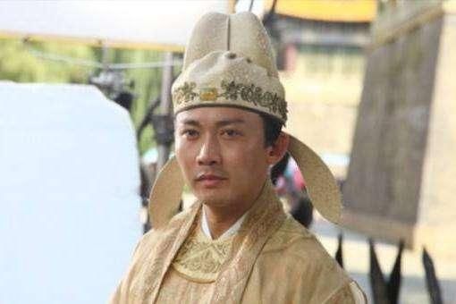 他是由太监扶持的傀儡皇帝, 登基后锋芒毕露 誉