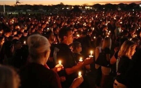 华裔少年为救人而中枪遇难,美国校园安全问题