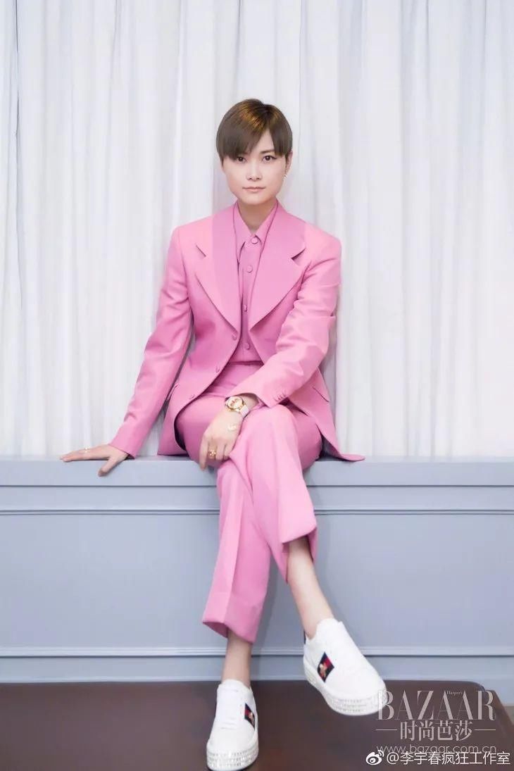 宋茜的老爹西装简直帅成我心中的大佬,辛芷蕾