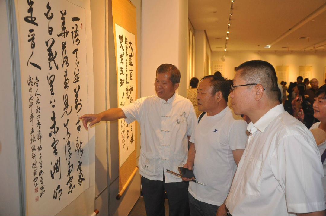 内蒙古自治区成立70周年海内外书画展在乌海市当代中国书法艺术馆开幕