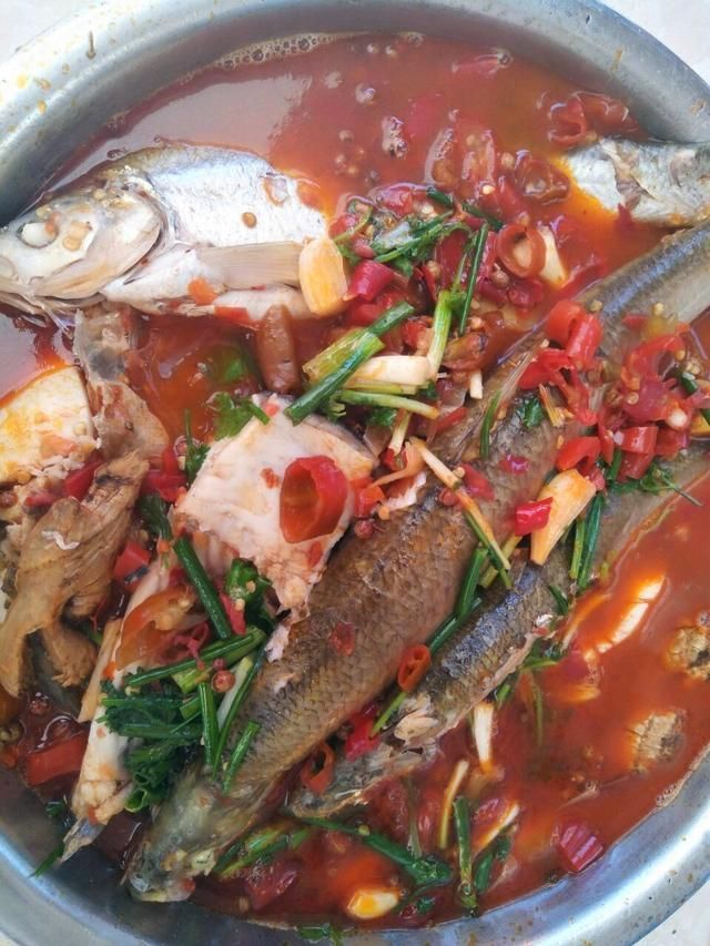 川菜泡椒豆瓣鱼,西昌的简单煮鱼方法,味美可口