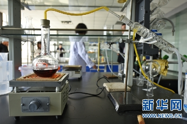 【中国梦•大国工匠篇】耿红玲:痴心一片,让“老字号”重焕生机 【中国梦•大国工匠篇】耿红玲:痴心一片,让“老字号”重焕生机