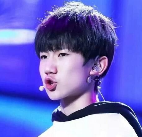 当红男明星嘟嘴卖萌,王俊凯委屈,刘昊然惹人怜