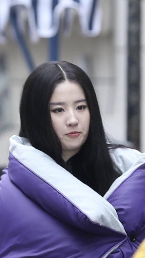 刘亦菲南烟斋笔录新造型曝光,穿旗袍虎背熊腰