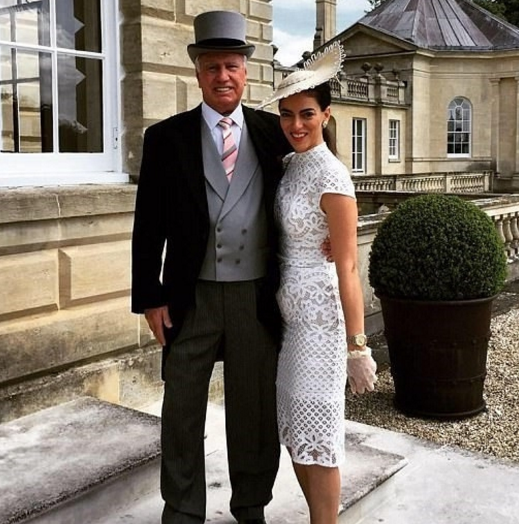 女,婚礼豪奢花费1亿美金,每月给300万零花钱!