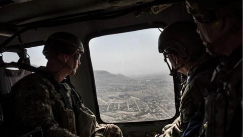 白宫宣布从叙撤军后 美军方称将从阿富汗撤军一半 白宫宣布从叙撤军后 美军方称将从阿富汗撤军一半