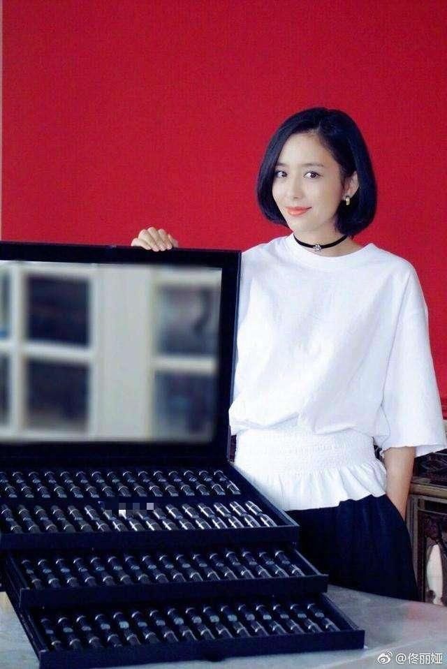 范爷收到一颗LV圣诞树,吴昕何穗收到上百只