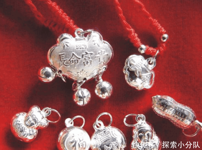 婆婆给宝宝买长命锁, 结果宝宝精神不振, 到医院