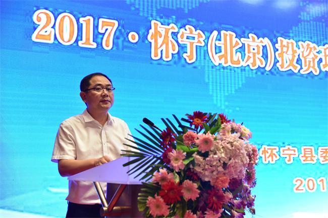 县委常委,常务副县长李木林主持说明会