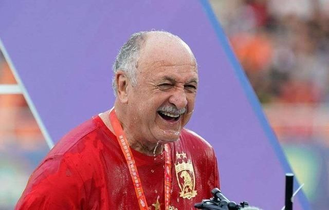 澳足给薪水太低?恒大冠军教头难产后,中甲弃