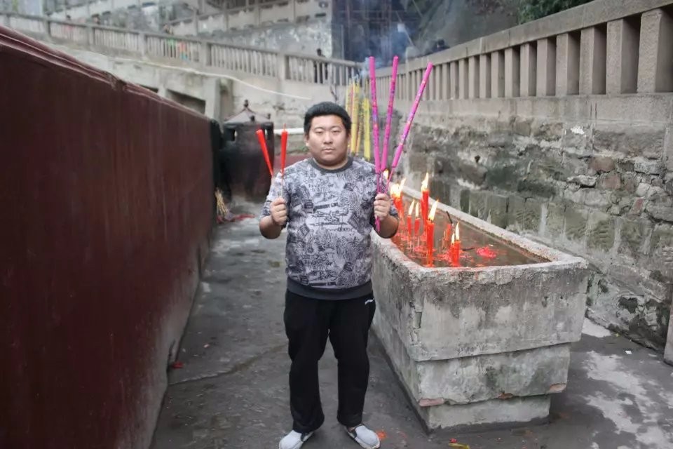 重庆80后海归博士放弃年薪千万的工作 为女友