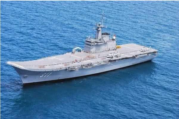 航母变成烫手山芋,停靠港口收门票度日,谁要赶紧买走!