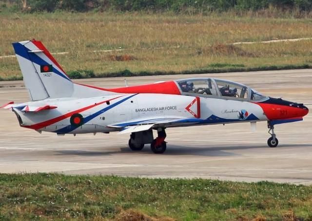 哀悼!两架国产战机接连坠毁,军方紧急前往救援