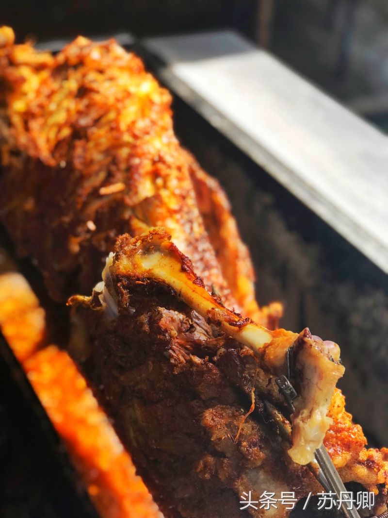 全国烧烤东北最有名,但猛犸之乡的烤全羊,你们