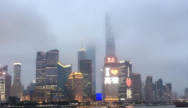 2018年银行业:继续裁员后整体加薪有望超5%,