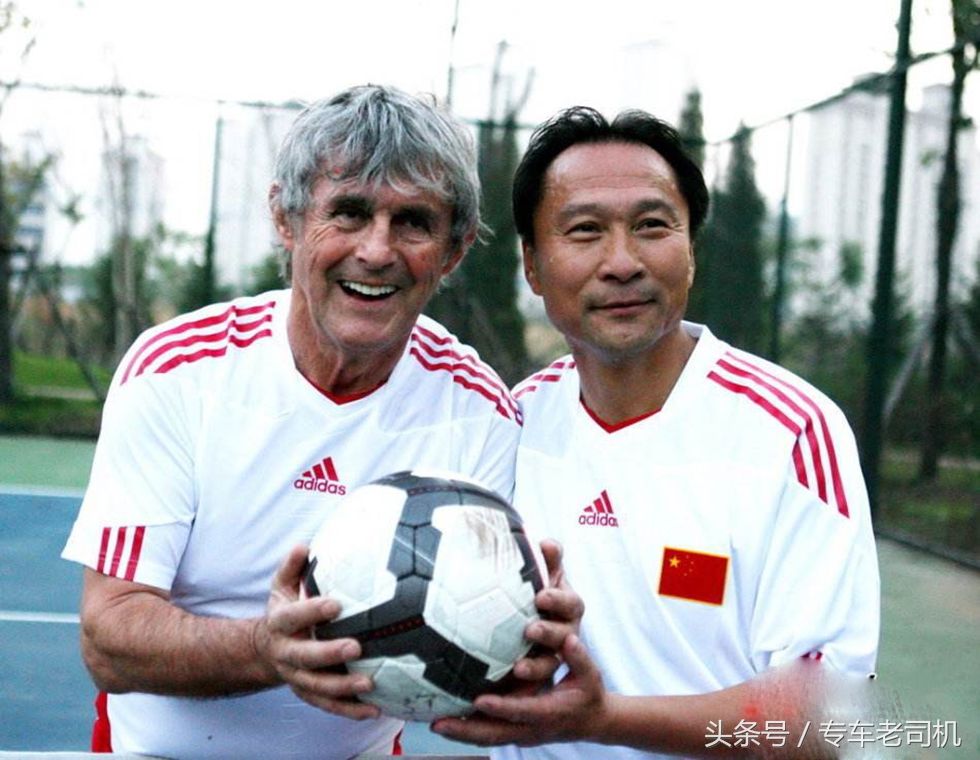 中国足球曾经的大救星,足球教练米卢
