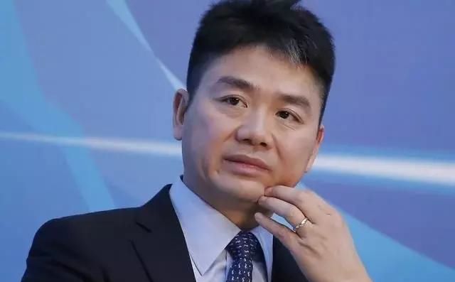 刘强东回怼王思聪:你爸都首富了,看王健林霸