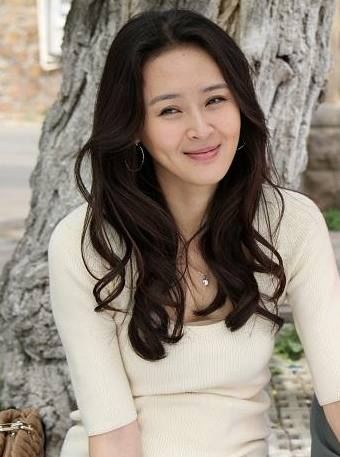 当于明加照片中混入关悦照片,两人真是傻傻分