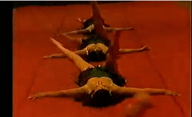 就连给纣王助兴的宫女也是这种画风。