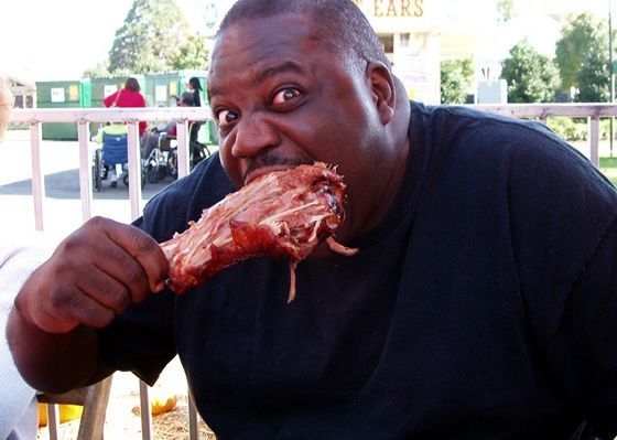 女孩怀黑人孩子嫁往非洲,3个月后模样大变,哭