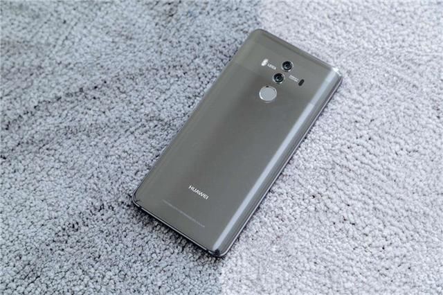 华为mate10 pro一夜降至"白菜价",网友:都是华为p20惹的祸