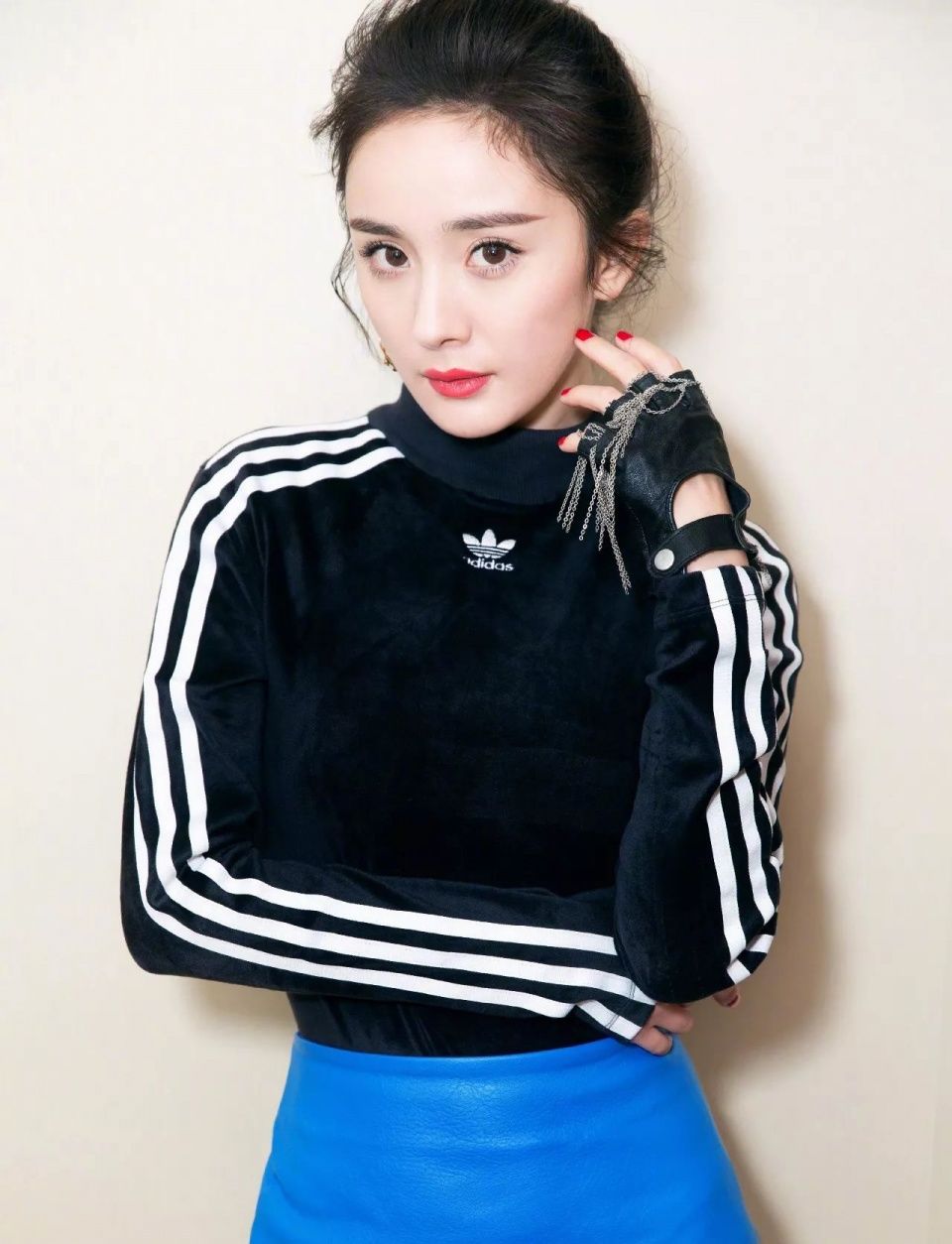 杨幂又双叒叕接时尚代言!吴亦凡年度最佳男歌